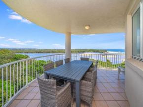 Breathtaking Views Over Currimundi Lake!